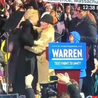 VIDEO: Elizabeth Warren yanks kid by coat sleeve to pose for cameras