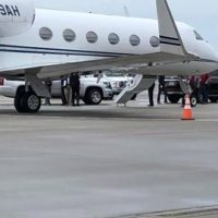 CLAIM: Bernie entourage takes 3 private jets — to fly 95 miles in SC!